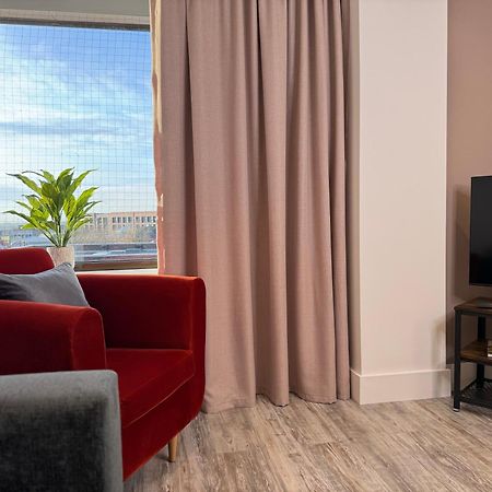 Elegant One Bedroom Apartment Swindon Esterno foto