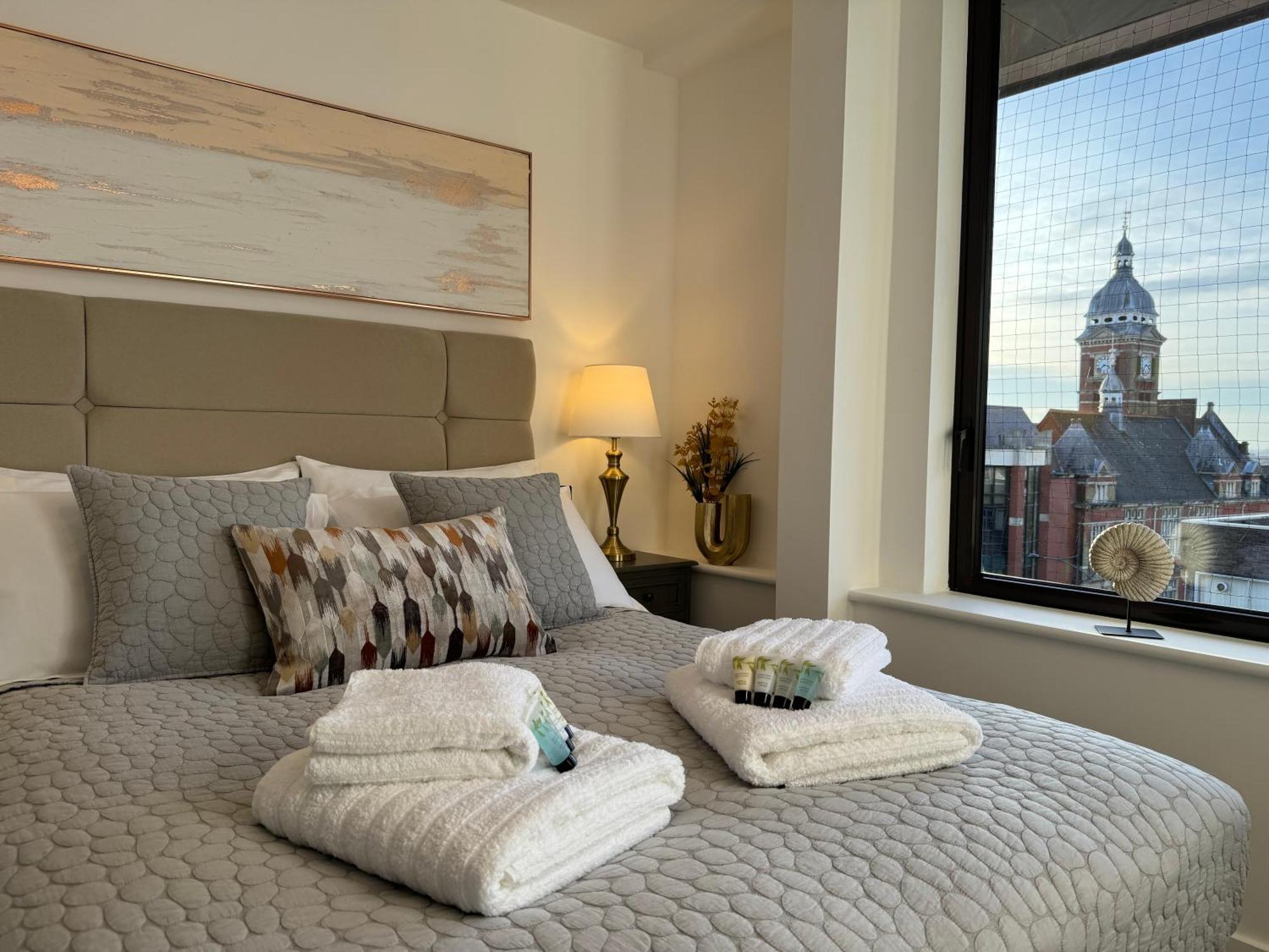 Elegant One Bedroom Apartment Swindon Esterno foto