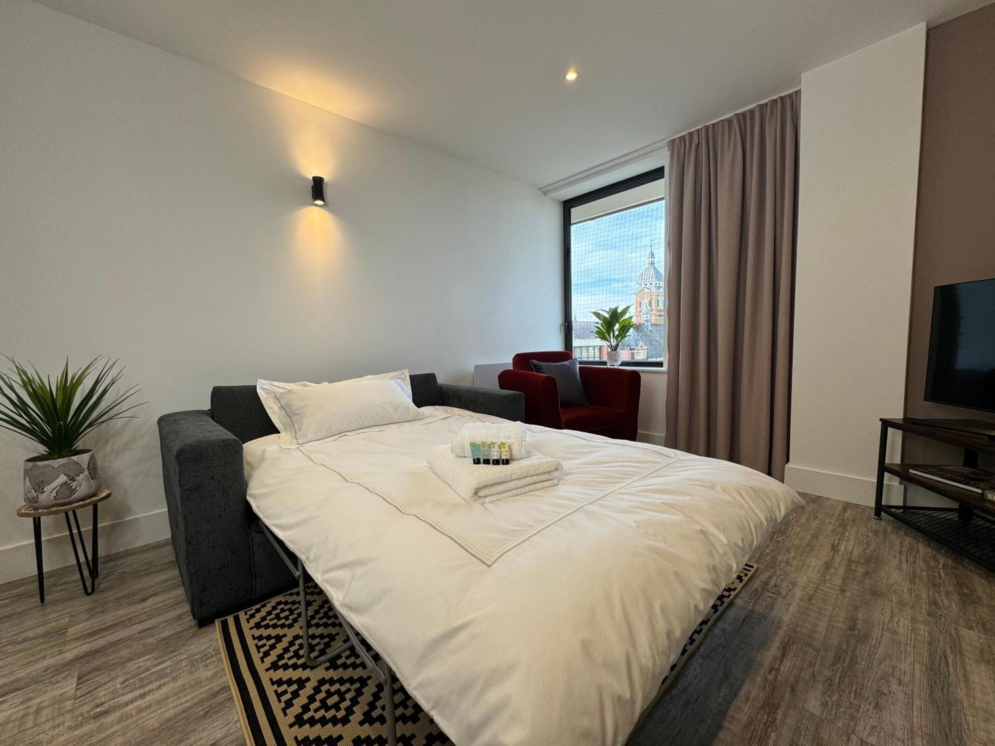 Elegant One Bedroom Apartment Swindon Esterno foto