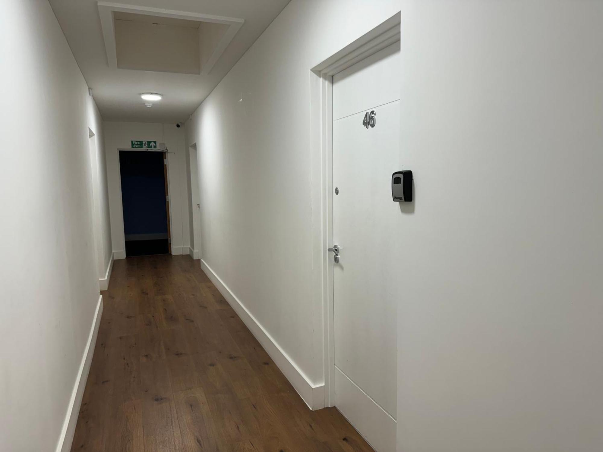 Elegant One Bedroom Apartment Swindon Esterno foto