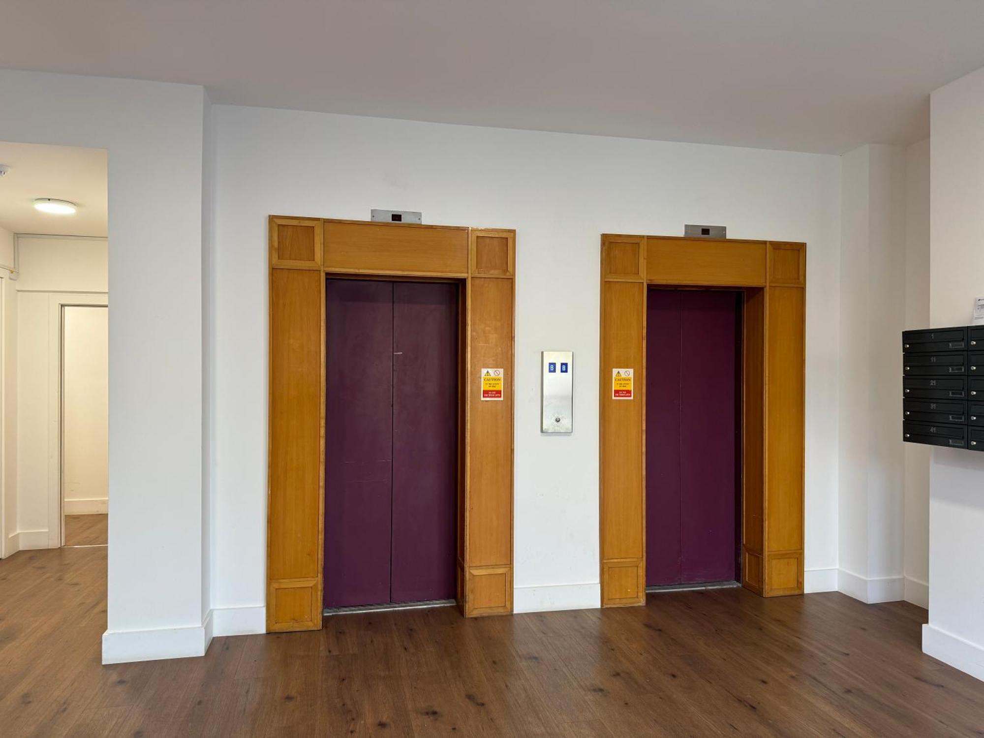 Elegant One Bedroom Apartment Swindon Esterno foto
