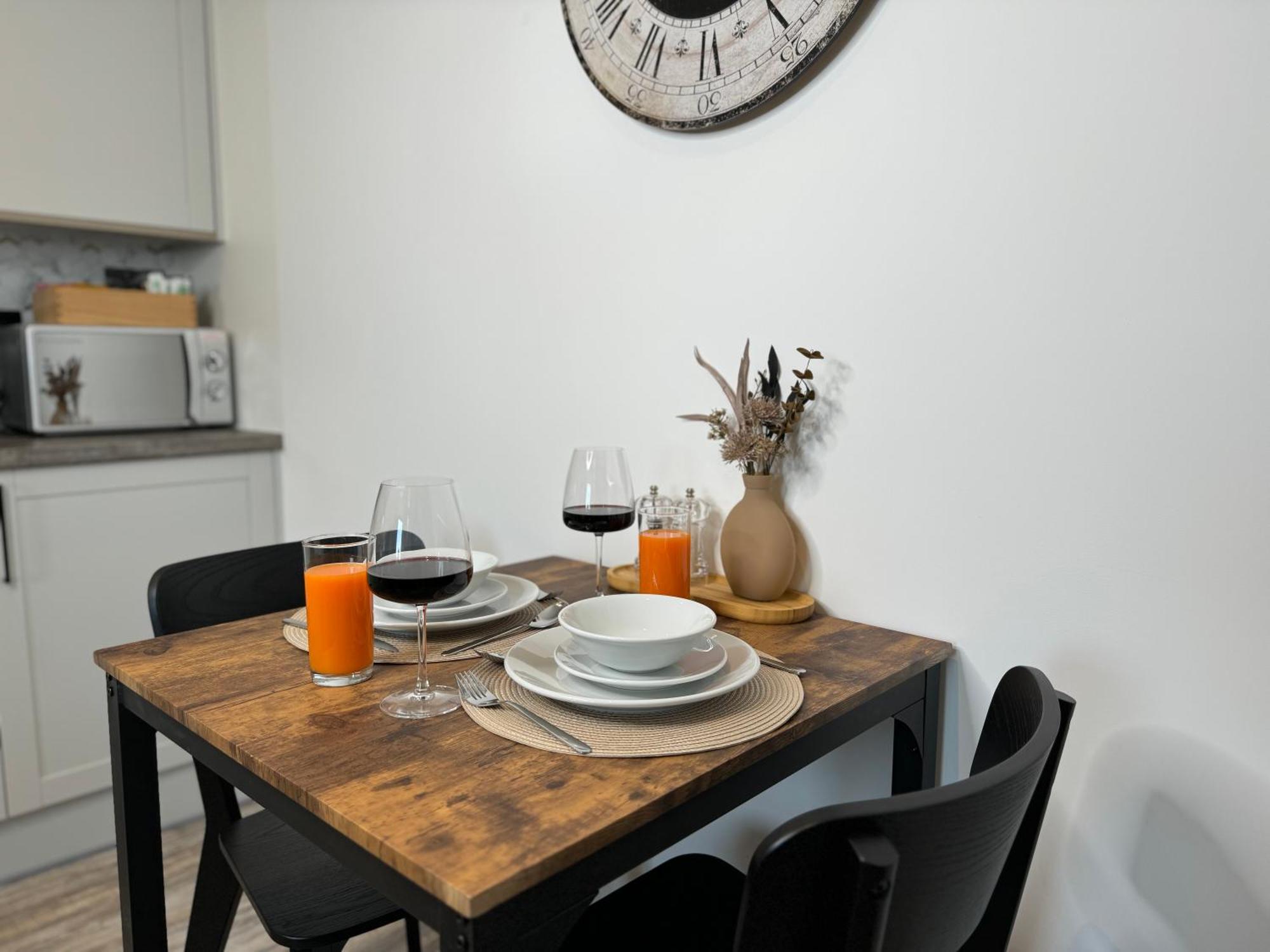 Elegant One Bedroom Apartment Swindon Esterno foto