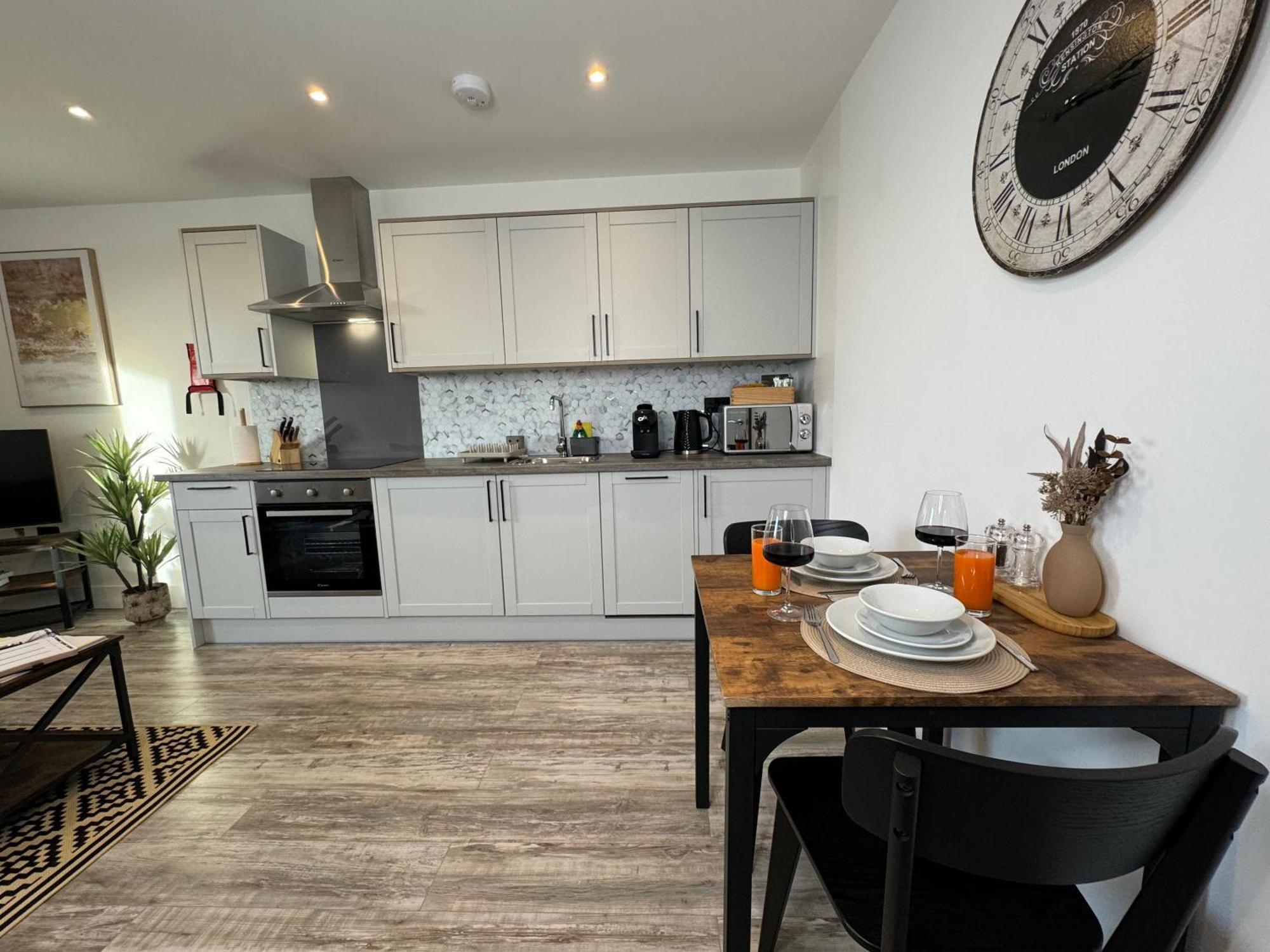 Elegant One Bedroom Apartment Swindon Esterno foto