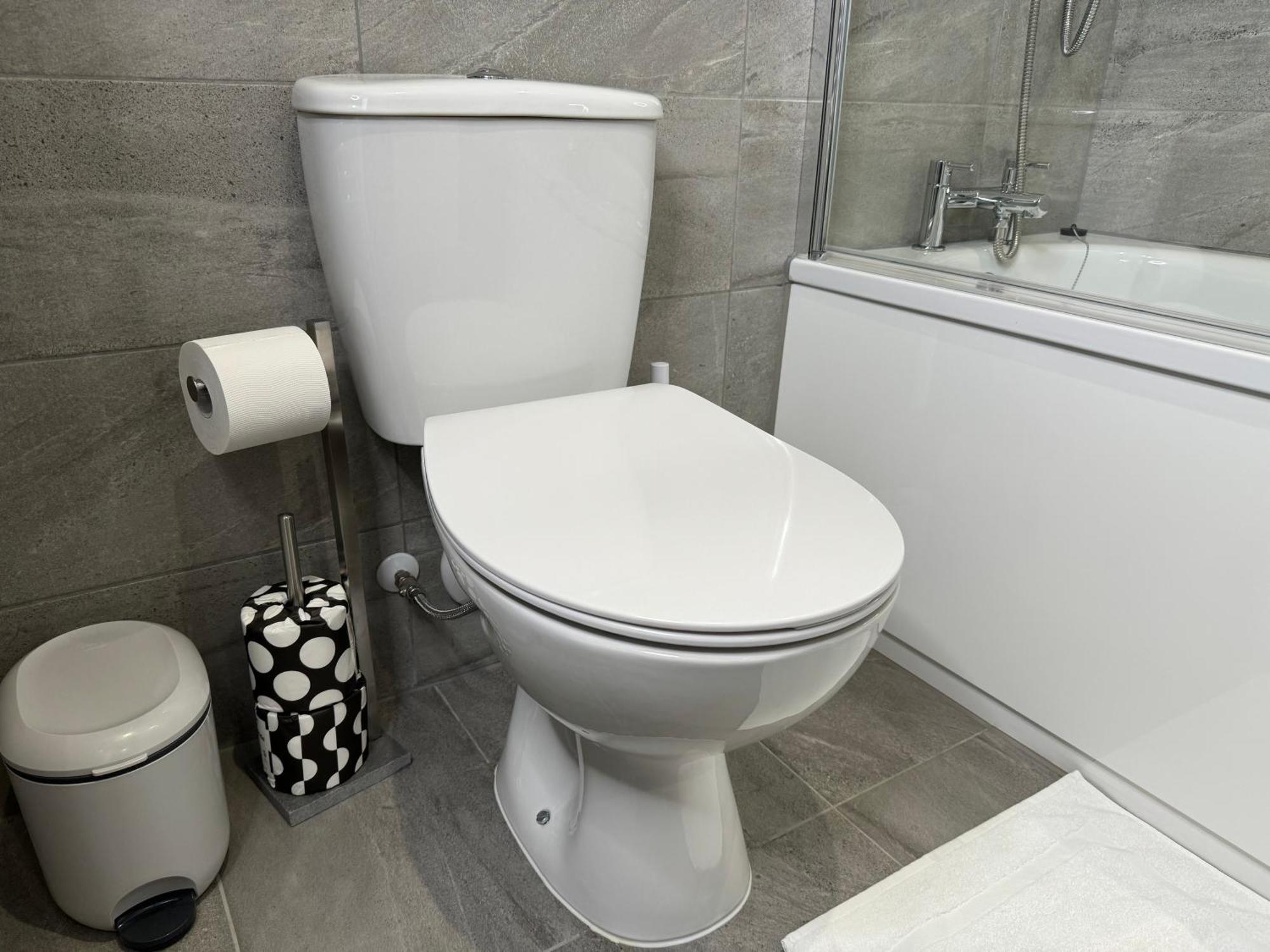 Elegant One Bedroom Apartment Swindon Esterno foto